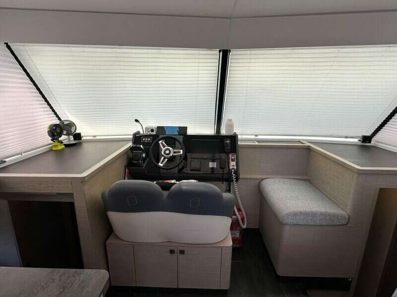 2021-fountaine-pajot-my4s-power-9747125-20250421104010007-1_XLARGE.jpg