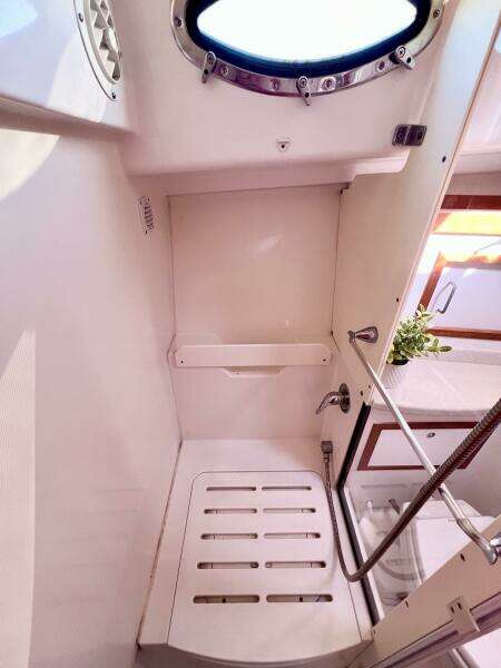 37ft Back Cove Yacht For Sale