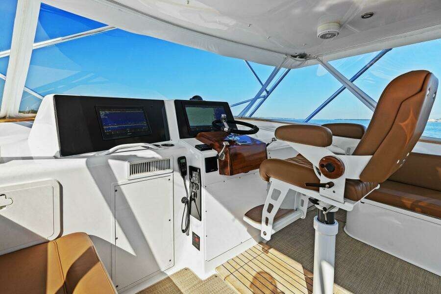 1995 Vikin 43 Open - Helm