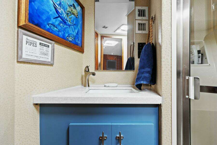 1995 Vikin 43 Open - Head
