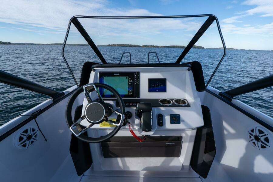 Axopar 22 T-Top Helm and Instrument Panel