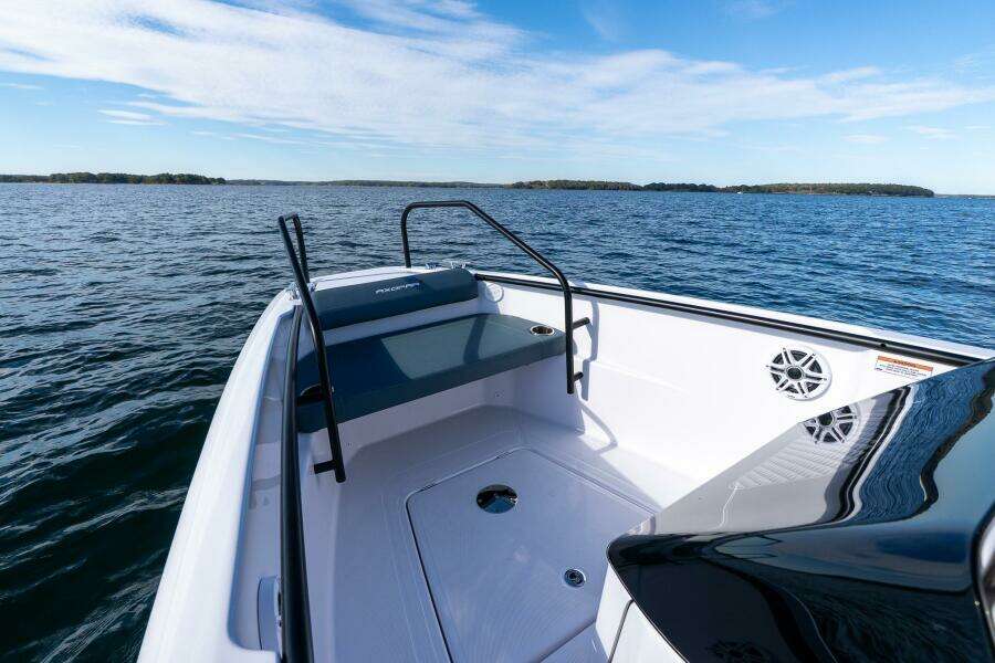 Axopar 22 T-Top Bow Seating