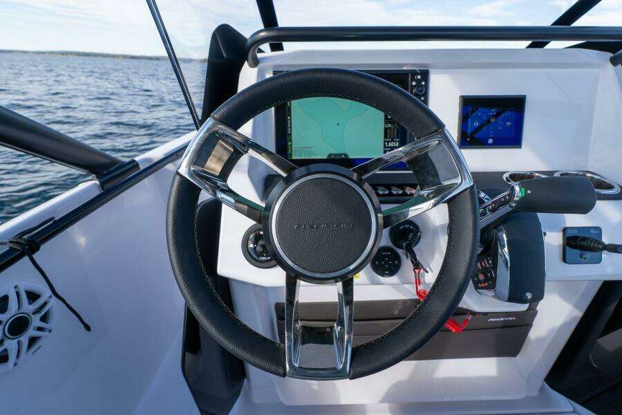 Axopar 22 T-Top Helm