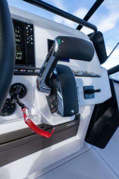 Axopar 22 T-Top Throttle and Engine Controls