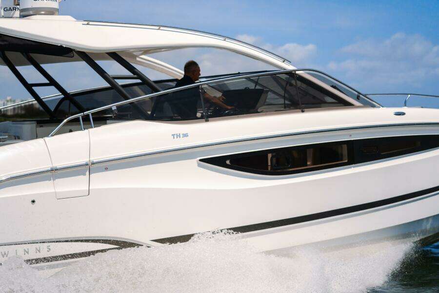 38ft Four Winns Yacht For Sale