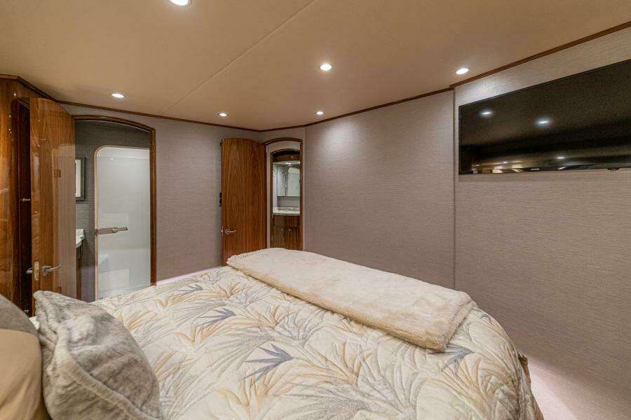 2020 Viking 58 Convertible - Amarula Sun