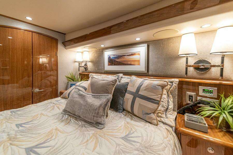 2020 Viking 58 Convertible - Amarula Sun