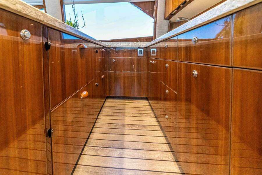 2020 Viking 58 Convertible - Amarula Sun