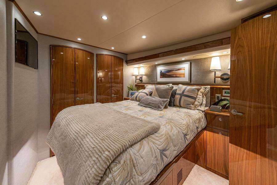 2020 Viking 58 Convertible - Amarula Sun