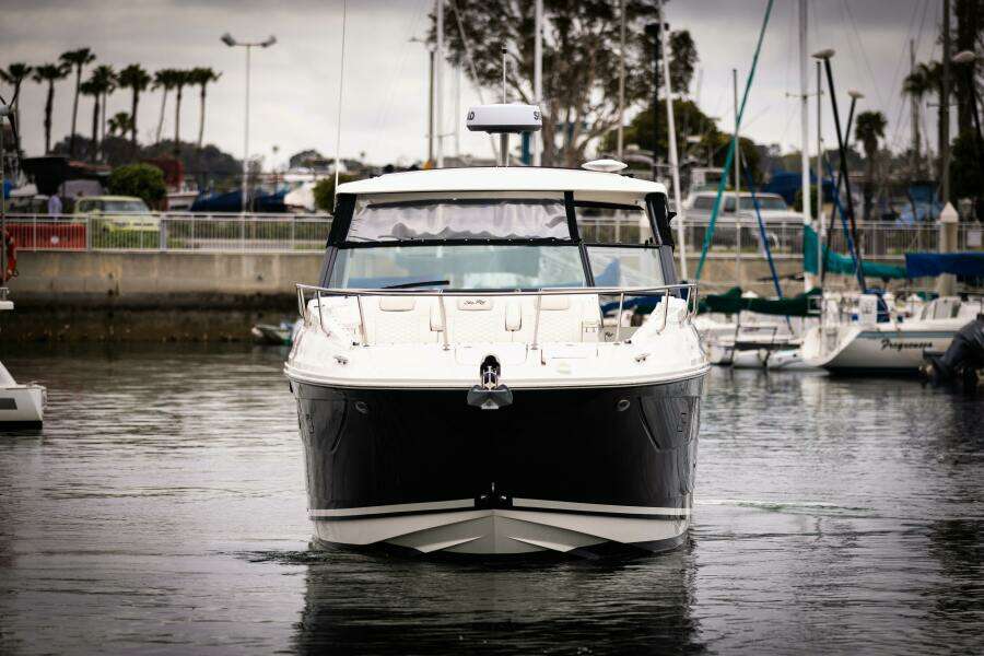 GOLDEN HOUR 32ft Sea Ray Yacht For Sale