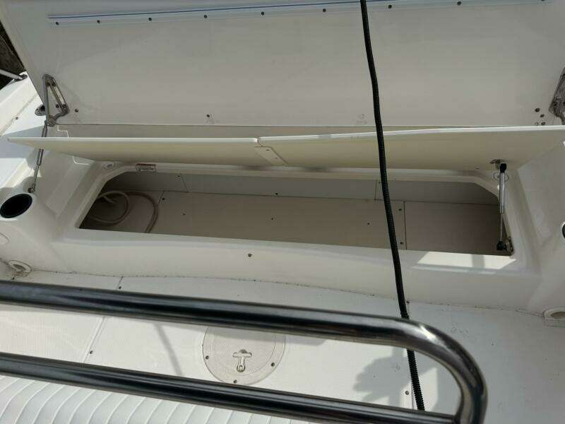 23ft Boston Whaler Yacht For Sale