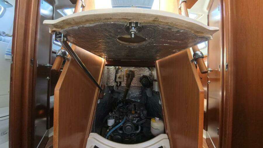 1999 Beneteau Oceanis 461 engine