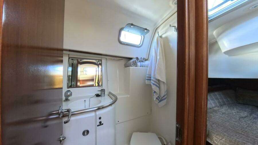 1999 Beneteau Oceanis 461 head