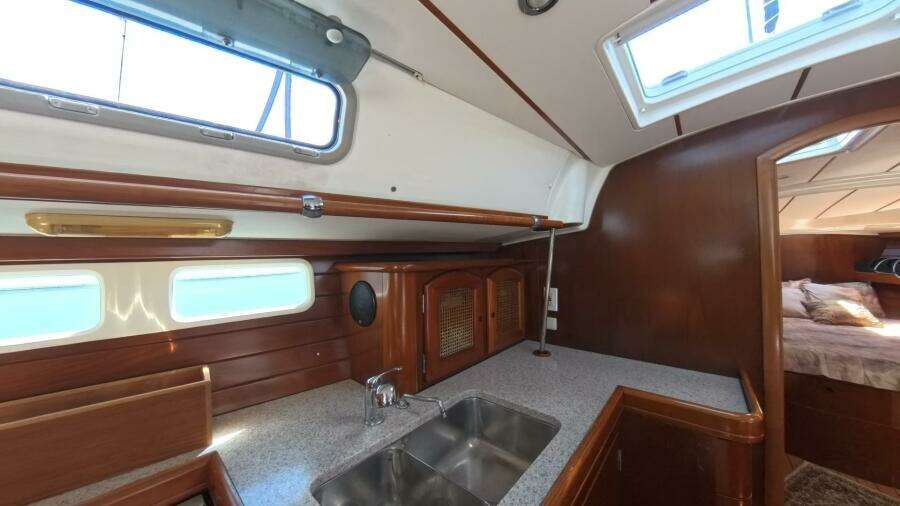 Beneteau Oceanis 461 interior