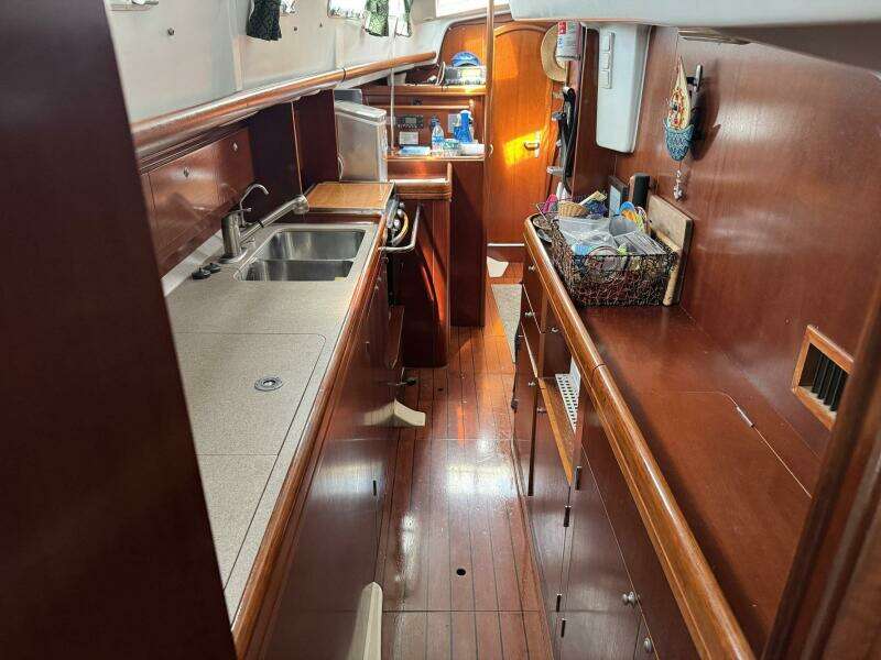 SOUNDWAVES 42ft Beneteau Yacht For Sale