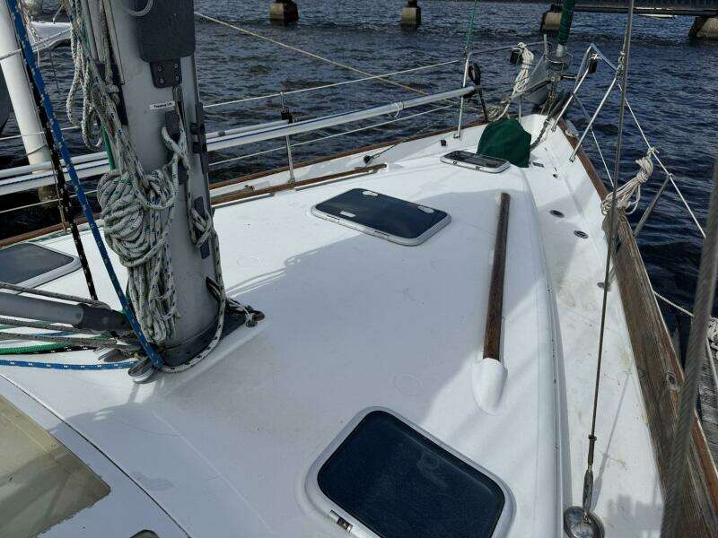 SOUNDWAVES 42ft Beneteau Yacht For Sale