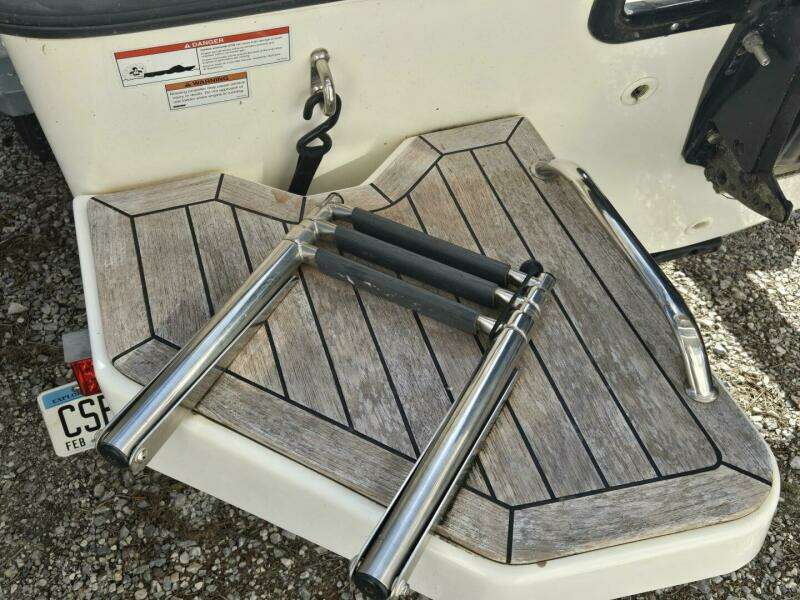 17ft Boston Whaler Yacht For Sale