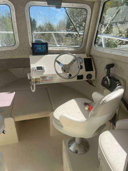 27ft Defiance Yacht For Sale