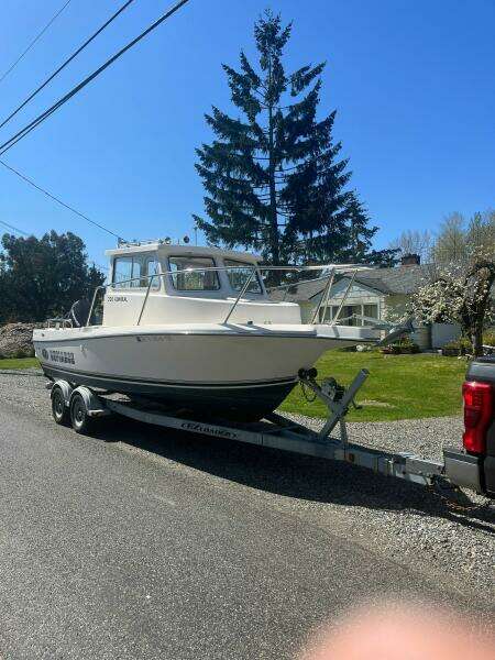 27ft Defiance Yacht For Sale