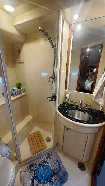 Guest Head Vanity and Shower