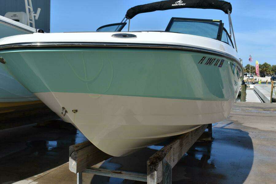 22ft Monterey Yacht For Sale