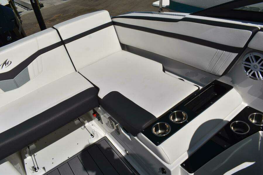 22ft Monterey Yacht For Sale