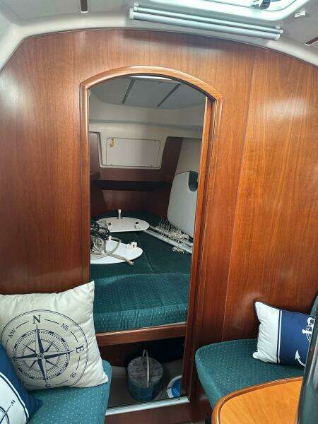 33ft Beneteau Yacht For Sale