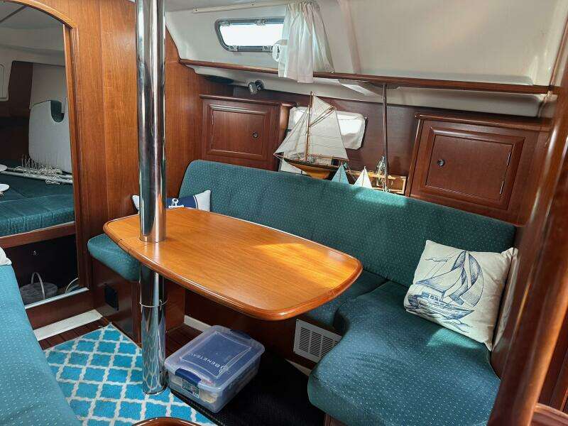 33ft Beneteau Yacht For Sale
