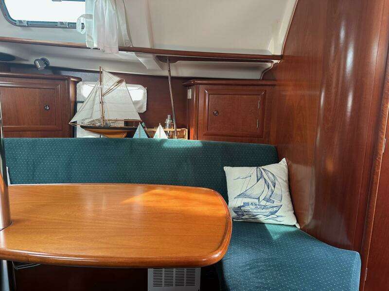 33ft Beneteau Yacht For Sale