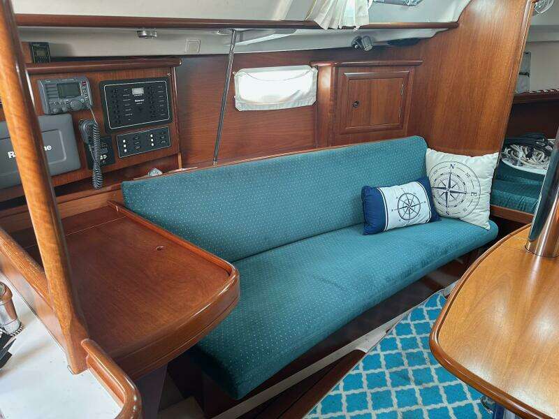 33ft Beneteau Yacht For Sale