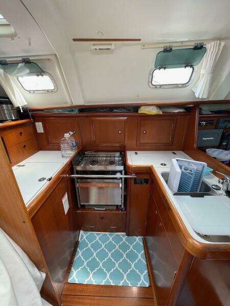 33ft Beneteau Yacht For Sale
