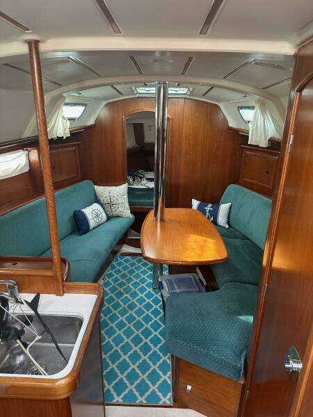 33ft Beneteau Yacht For Sale
