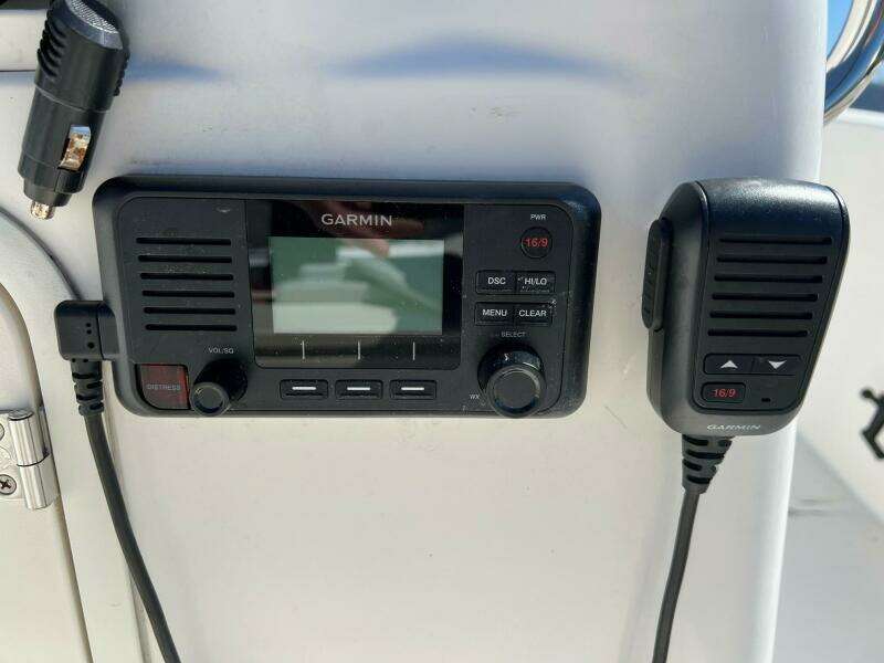 18ft Boston Whaler Yacht For Sale