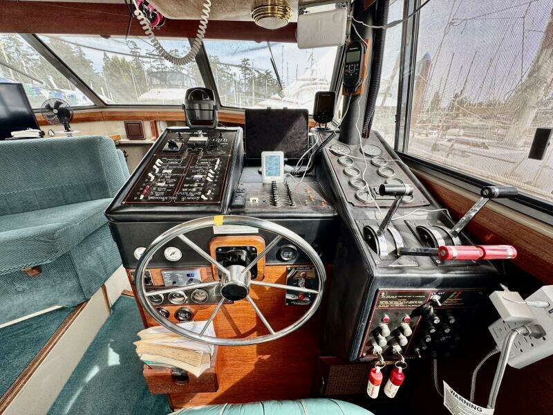 Sea Glass 38ft Bayliner Yacht For Sale