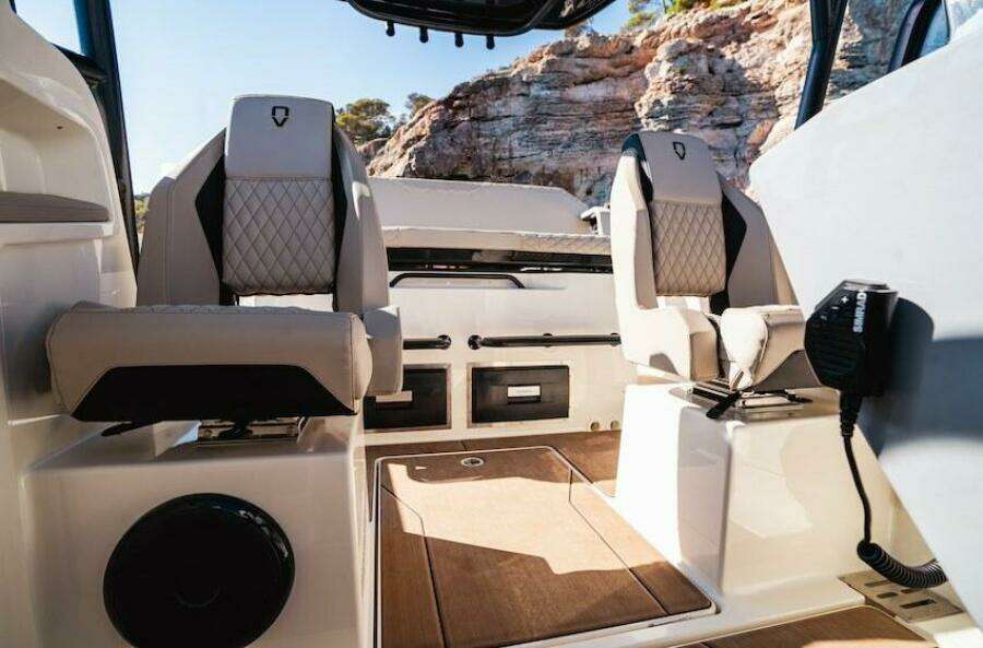 33ft Navan Yacht For Sale