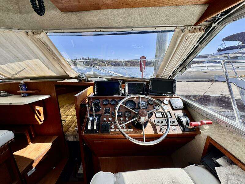 30ft Commander Yacht For Sale