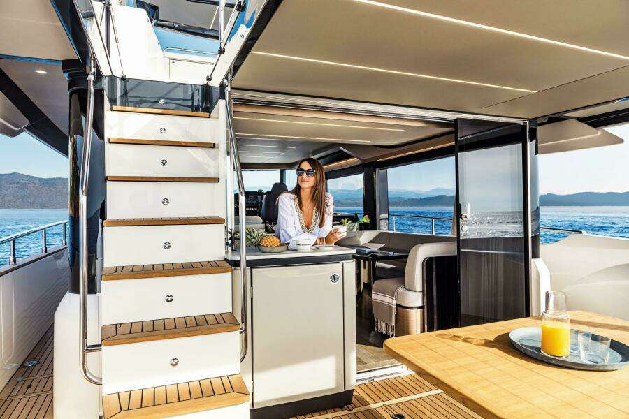 58ft Absolute Yacht For Sale