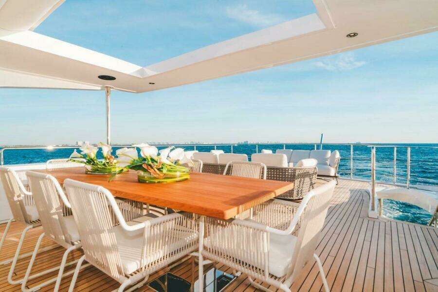 95ft Benetti Yacht For Sale