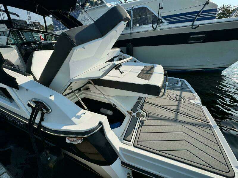 27ft Monterey Yacht For Sale