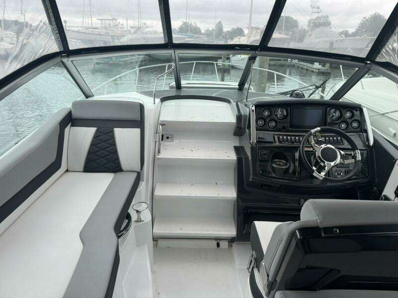 29ft Monterey Yacht For Sale