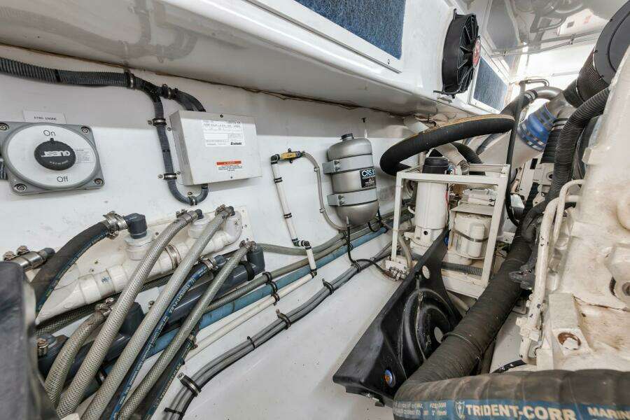 2006 B&D 60 Custom Carolina- Engine Room