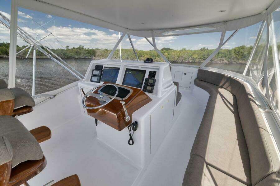 2006 B&D 60 Custom Carolina- Helm