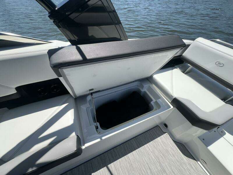 28ft Cobalt Yacht For Sale