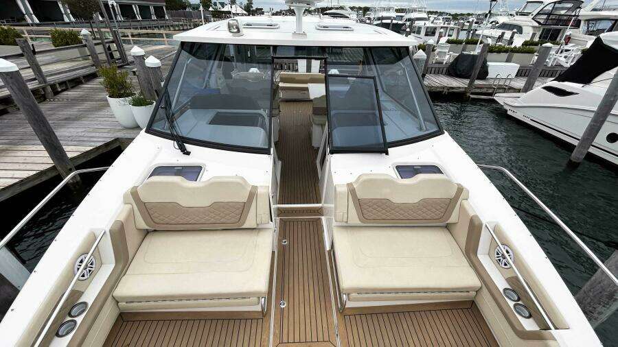 36ft Aquila Yacht For Sale