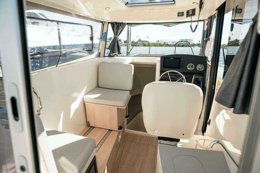25ft Bayliner Yacht For Sale