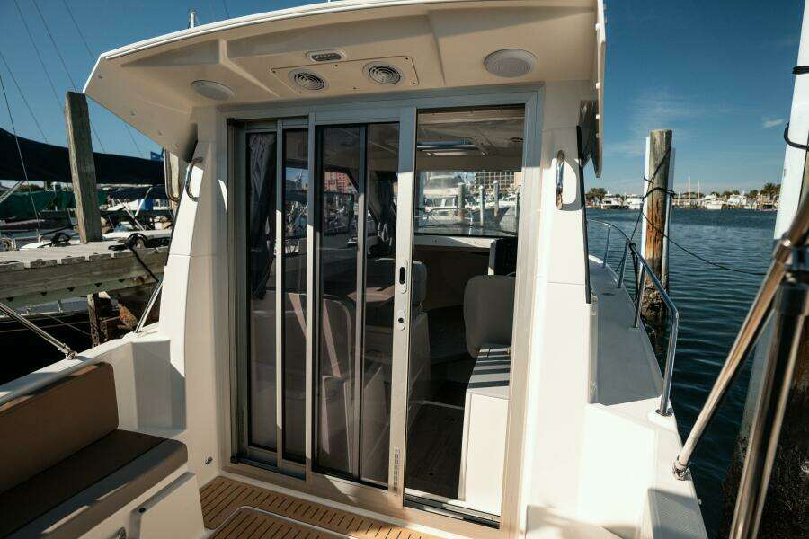 25ft Bayliner Yacht For Sale