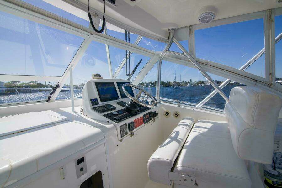 Luhrs 37 Date Night Keeping It Reel - Exterior Helm