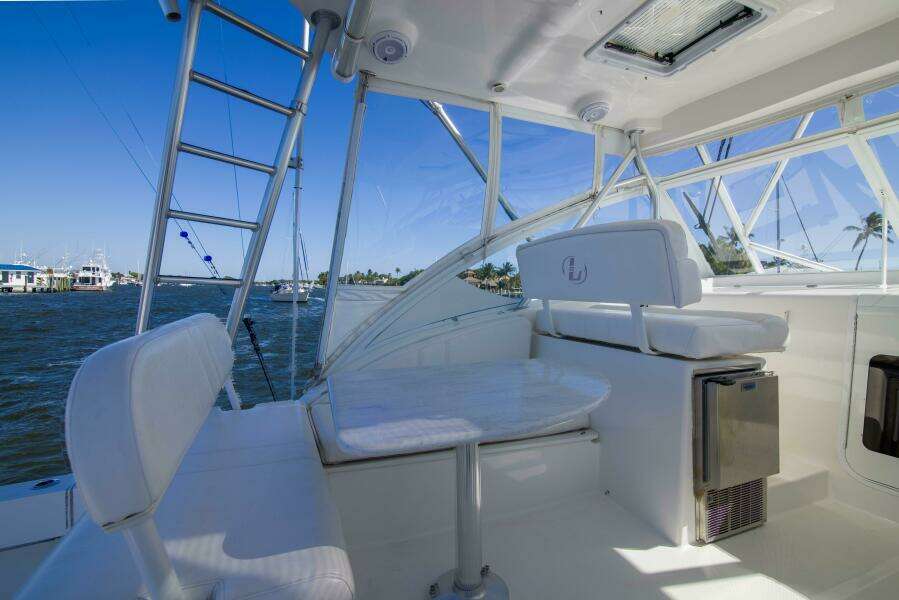 Luhrs 37 Date Night Keeping It Reel - Exterior Helm
