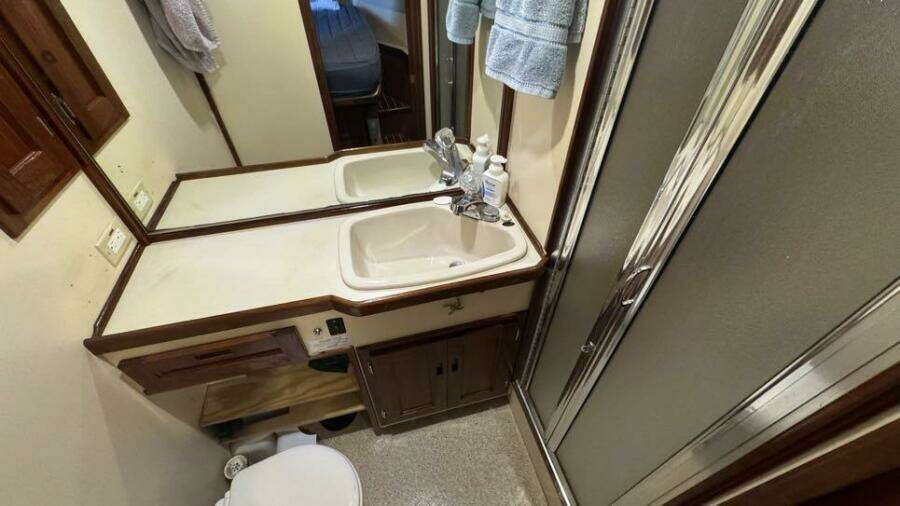 2000 Nordic Tug 42 Forward Primary Ensuite