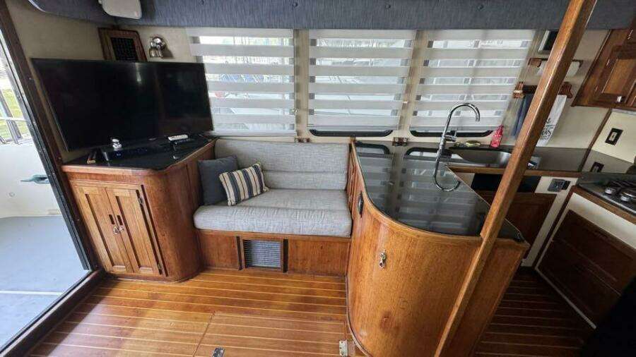 2000 Nordic Tug 42 Salon looking port